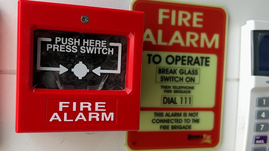 A close up of a fire alarm call point